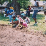 kids planting marigolds at the Circus Lyons garden